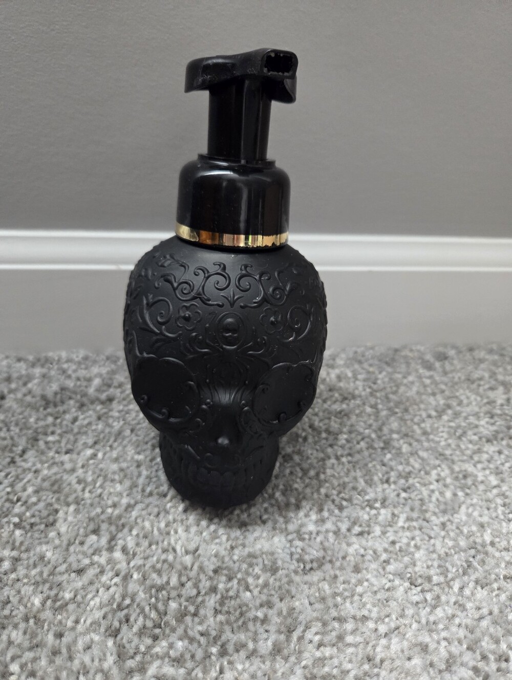 Black Skull Foaming Soap Dispenser - Picture 2 of 8